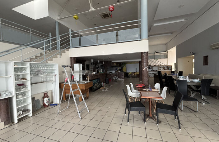 Local Commercial 650 m2 — photo 3