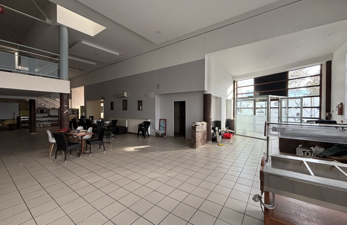 Local Commercial 650 m2 — photo 5