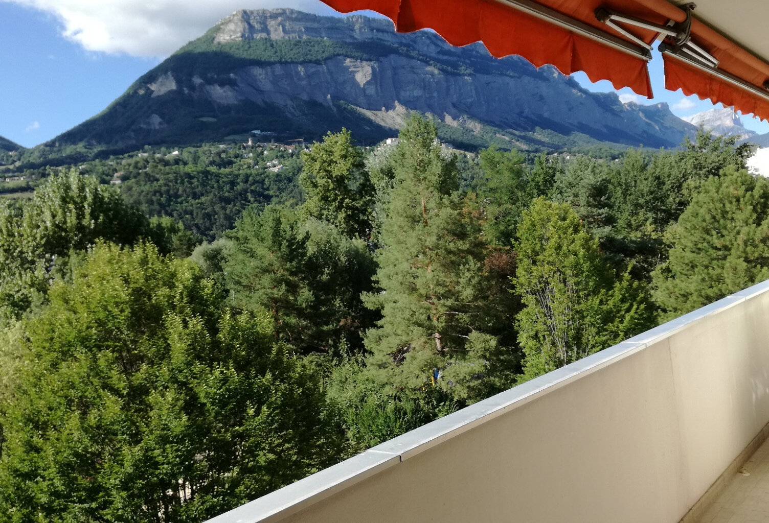 MEYLAN- T5 renové-terrasse CH et  EAU COL — photo 1