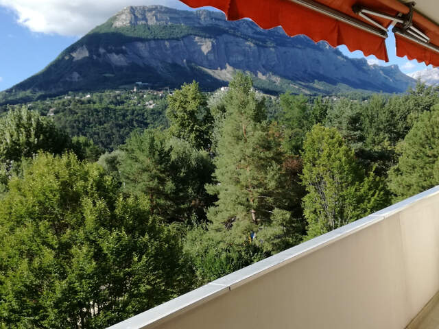 MEYLAN- T5 renové-terrasse CH et  EAU COL — photo du bien