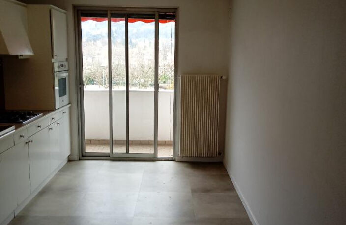 MEYLAN- T5 renové-terrasse CH et  EAU COL — photo 2