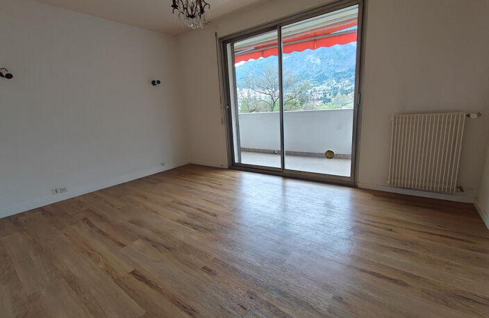 MEYLAN- T5 renové-terrasse CH et  EAU COL — photo 3