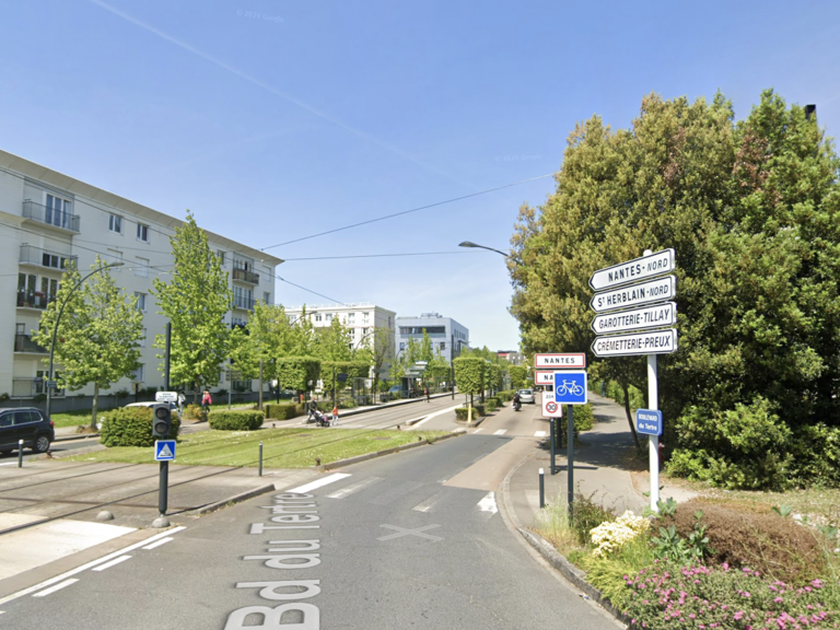 VENTE LOT 2 PARKINGS + CAVE - NANTES (44) — photo 1