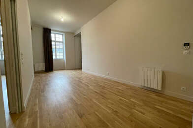 Appartement 3 pièces 909 €