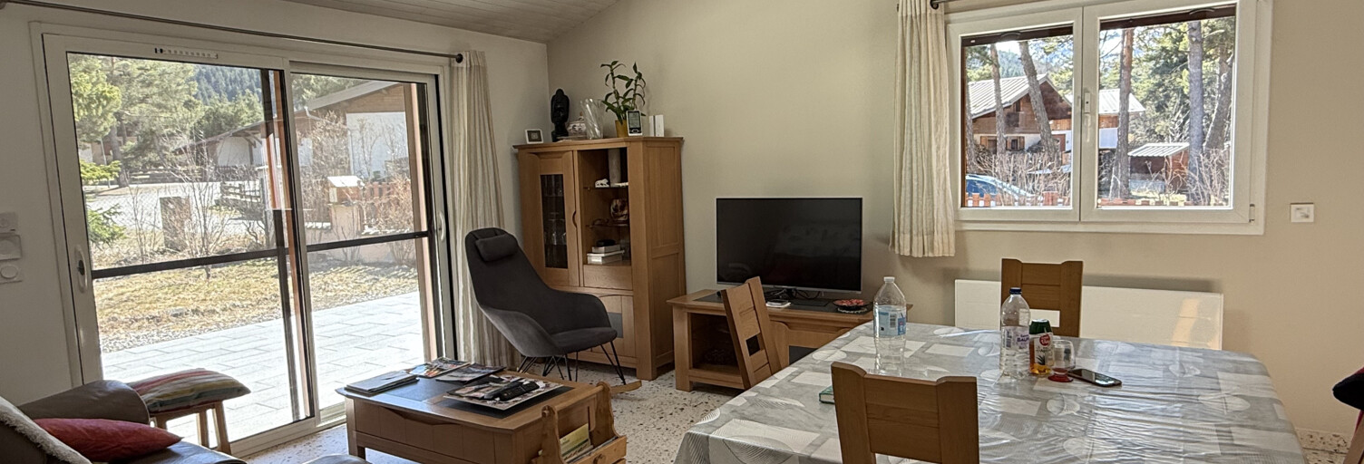 Maison 5 Pièces 140 m² à vendre à Enchastrayes (04400)