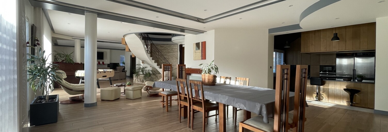 Maison 10 Pièces 237 m² à vendre à Marcq (78770)