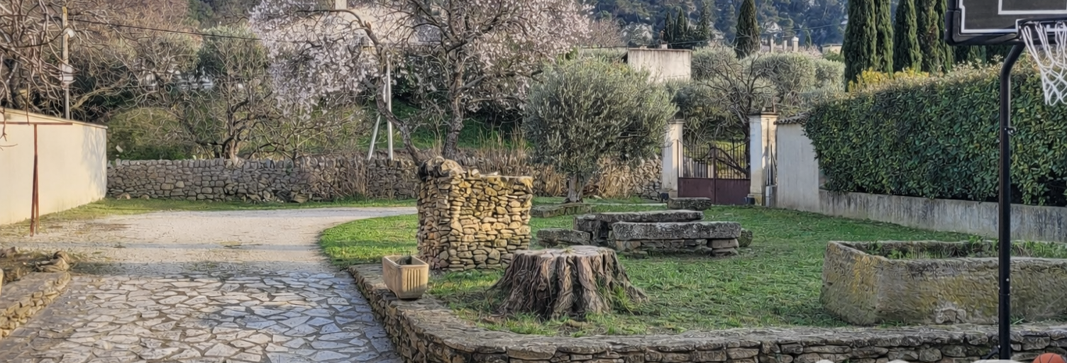Maison 7 Pièces 148 m² à vendre à Robion (84440)