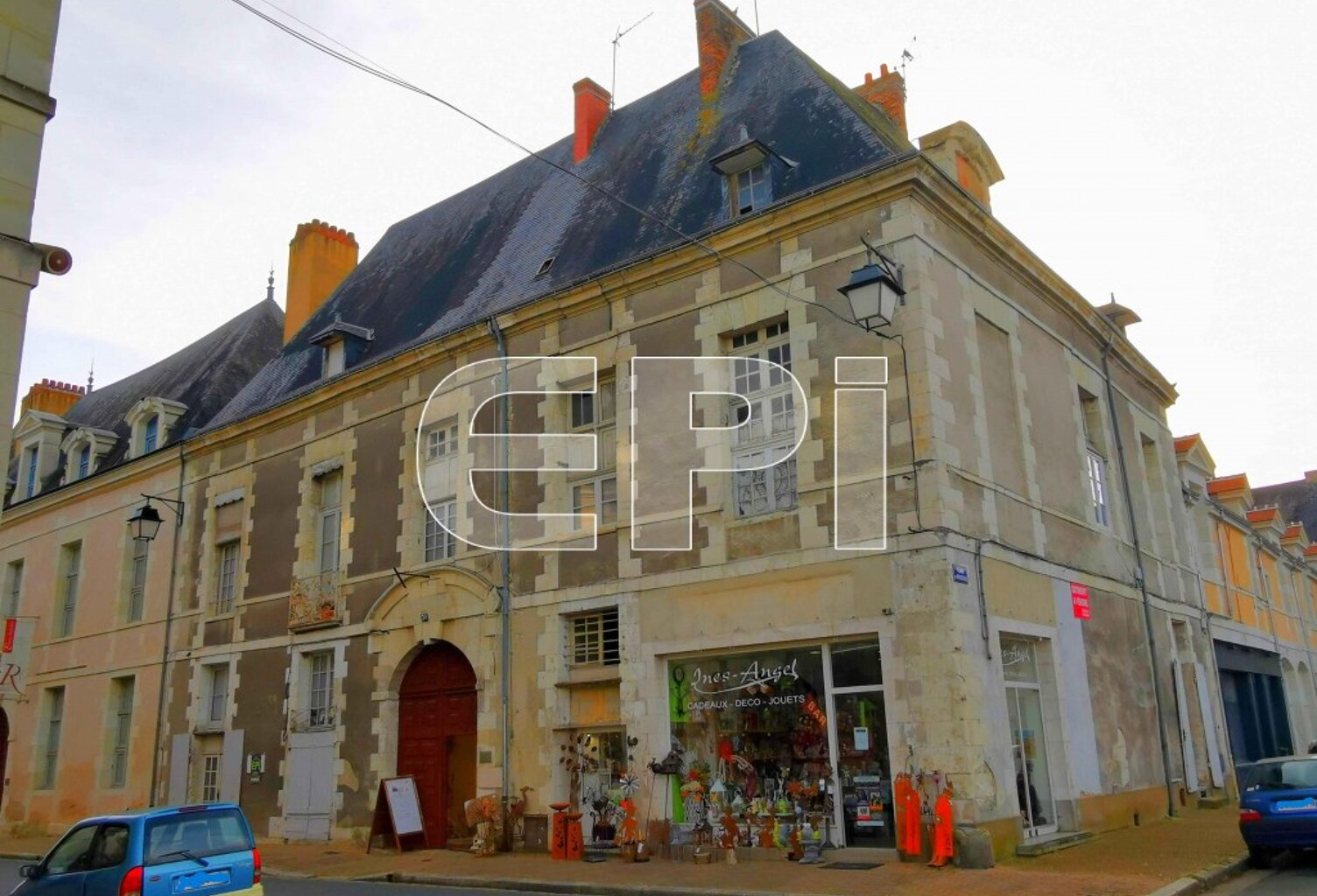 Réf 8146. Richelieu, immeuble + cour avec logements. Investisse — photo 1