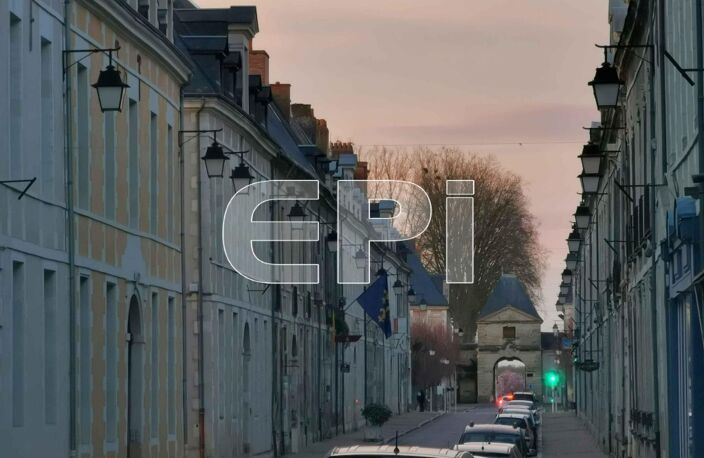 Réf 8146. Richelieu, immeuble + cour avec logements. Investisse — photo 5