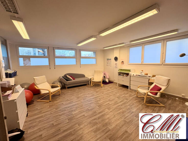 Local commercial CV — photo 1