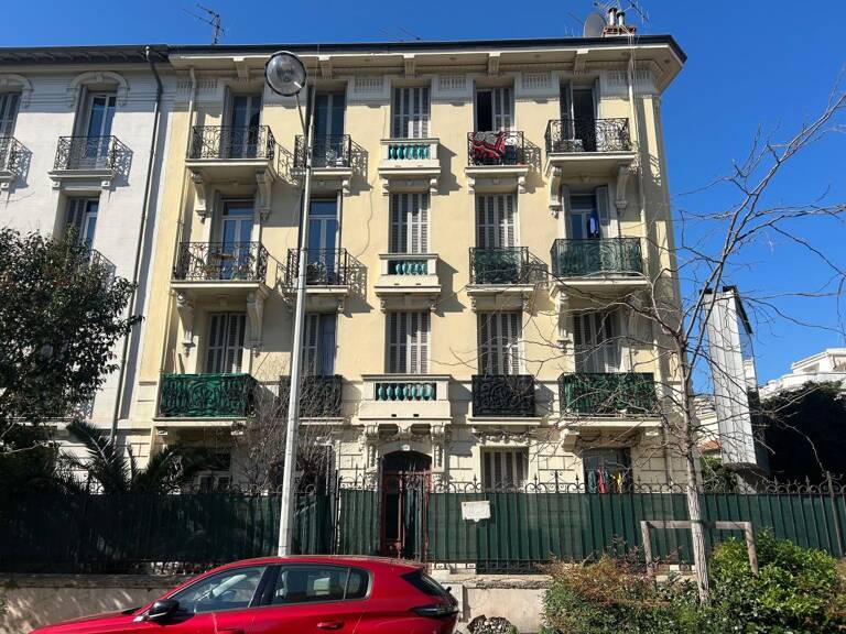 EVECHE 2 STUDIOS RENOVES INVESTISSEMENT LOCATIF — photo 1