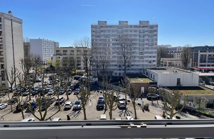 4 pièces en double exposition à Meudon-la-Forêt (92360) , rue de Woluwé Saint Lambert. — photo 4