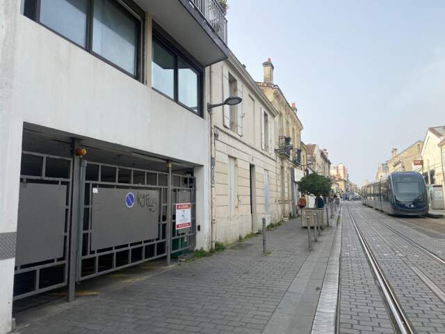 BORDEAUX A VENDRE PLACE PARKING SECTEUR STADE CHABAN/ORNANO — photo du bien