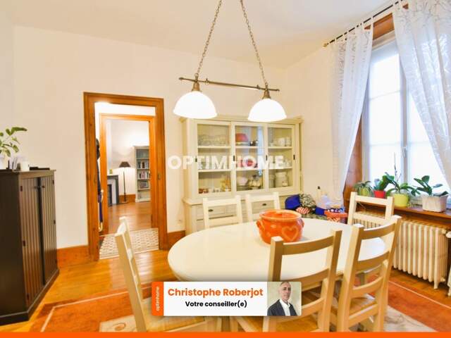 Maison familiale de ville avec 4 chambres et petit jardin — photo du bien