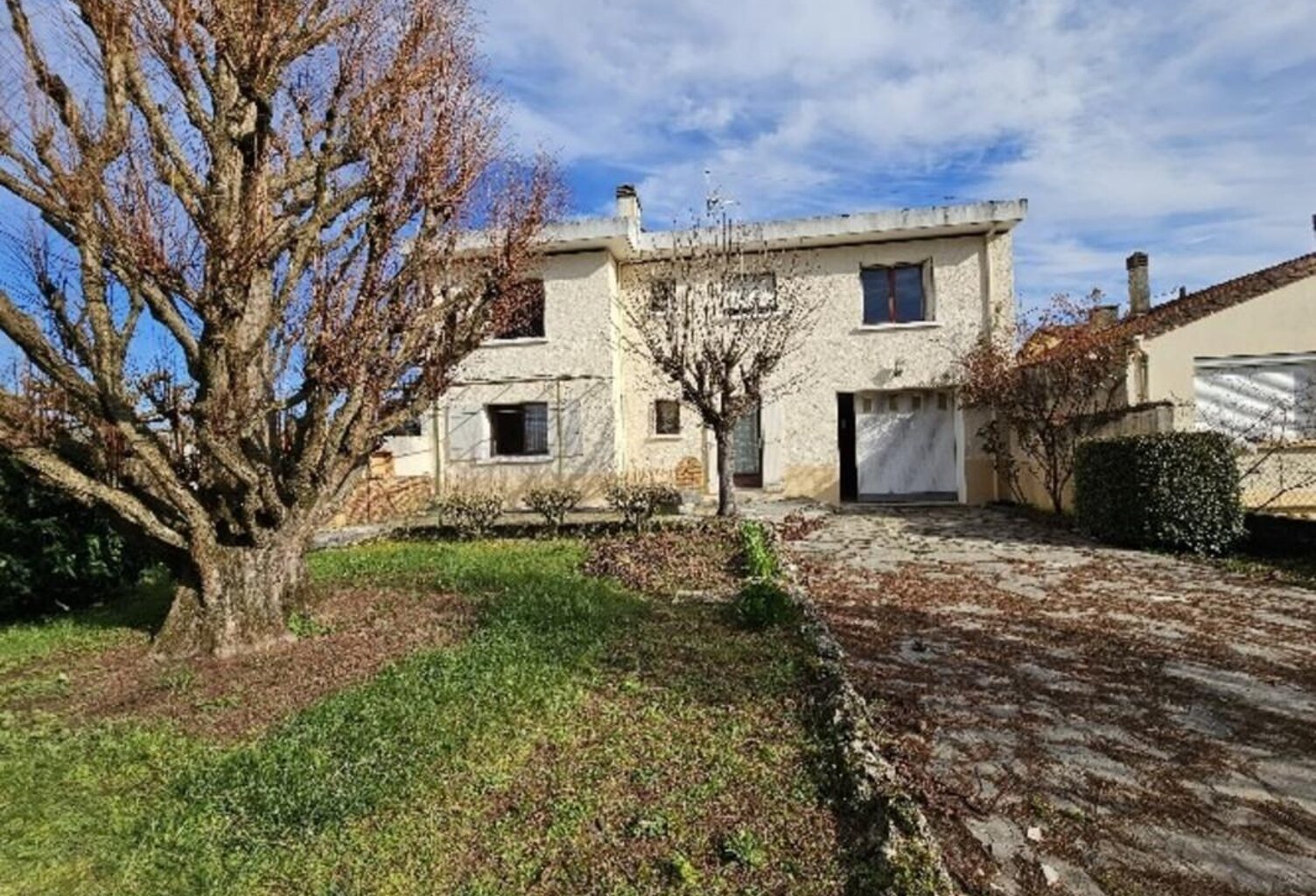 24100 - BERGERAC - MAISON INDIVIDUELLE 5 PIECES - 2 GARAGES - 2 PUITS - TERRAIN DIVISIBLE DE 970 M2 — photo 1