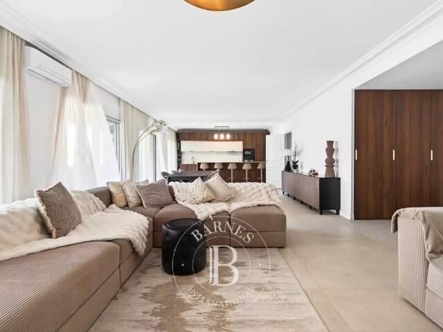 VENTE-APPARTEMENT DERNIER ETAGE -3 CHAMBRES -TERRASSE-GARAGE-CAR — photo du bien