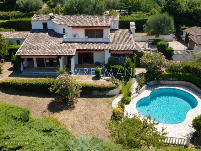Villa à rénover avec piscine et vue panoramique  - Montauroux — photo du bien