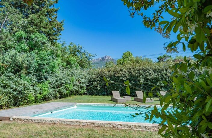 Bergerie en pierre du XVIIIᵉ siècle rénovée - 200 m² - terrain 5000 m² avec piscine - 25 min Aix-en-Provence — photo 3