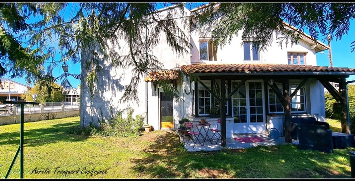 Dpt Vienne (86), Située à COUHE maison rénovée P8 d'environ 150m² - Terrain de 457 m²- commodités de PLAIN-PIED — photo 1