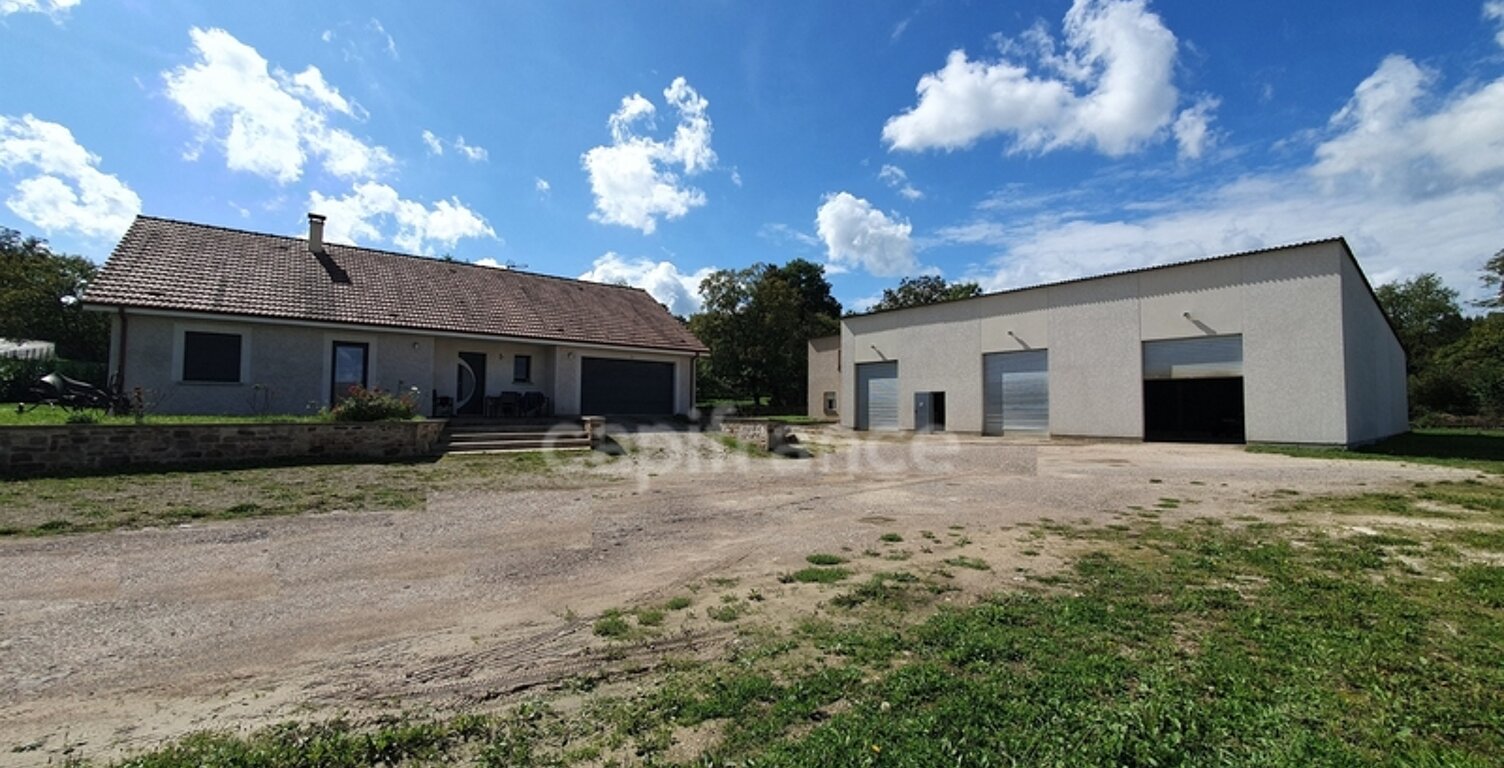 VAUVILLERS (70). Ensemble immobilier composé d'une maison d'habitation de 170m² et d'un bâtiment de 520m² — photo 1