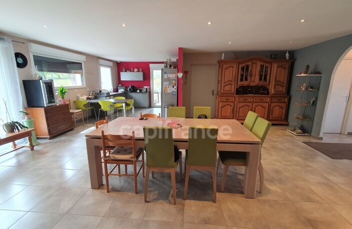 VAUVILLERS (70). Ensemble immobilier composé d'une maison d'habitation de 170m² et d'un bâtiment de 520m² — photo 3