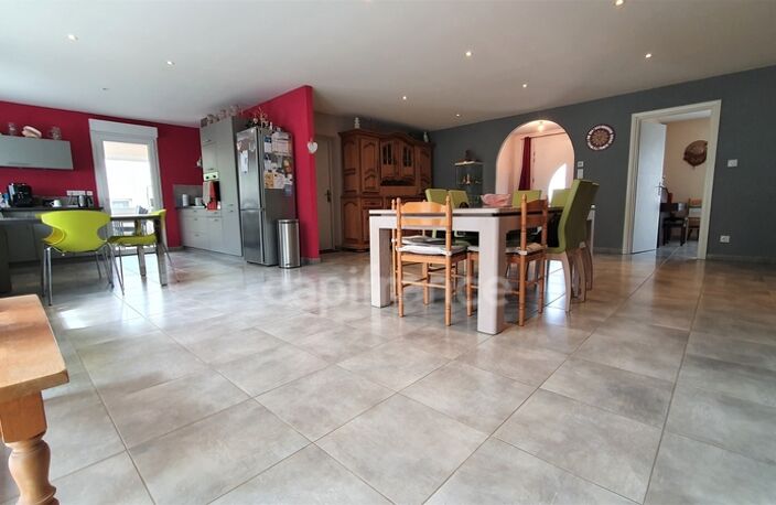 VAUVILLERS (70). Ensemble immobilier composé d'une maison d'habitation de 170m² et d'un bâtiment de 520m² — photo 4