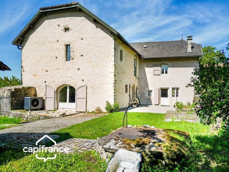 GRANDE MAISON FAMILIALE  10 pièces 256 m² habitables sur 2 niveaux avec GITE terrain 14500 m² — photo 1