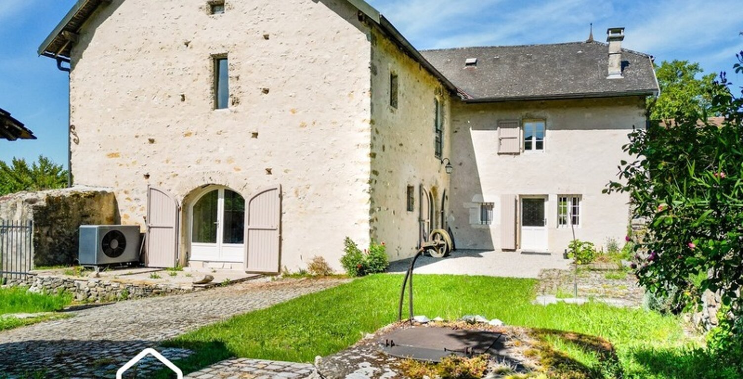 GRANDE MAISON FAMILIALE  10 pièces 256 m² habitables sur 2 niveaux avec GITE terrain 14500 m² — photo 1