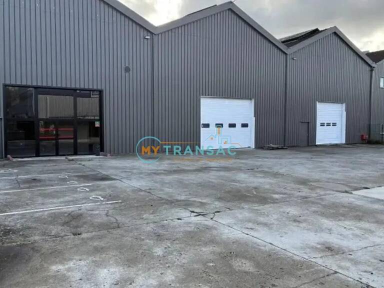A louer local d'activité de 1 200m² situé à Corbeil — photo 1