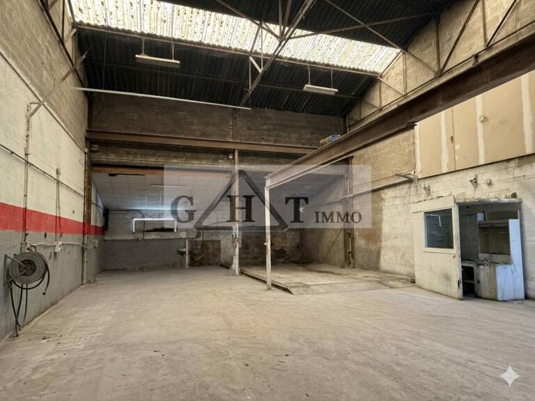ENTREPOT BUREAUX A LOUER - 700 M² FONTENAY TRESIGNY — photo 1