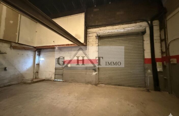 ENTREPOT BUREAUX A LOUER - 700 M² FONTENAY TRESIGNY — photo 2
