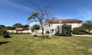 Immeuble  693 m² à vendre à Terres-de-Haute-Charente (16270)
