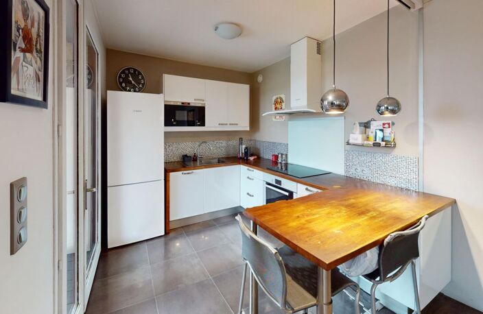 Appartement À Vendre T2 aux Pont des Demoiselles avec Terrasse — photo 3