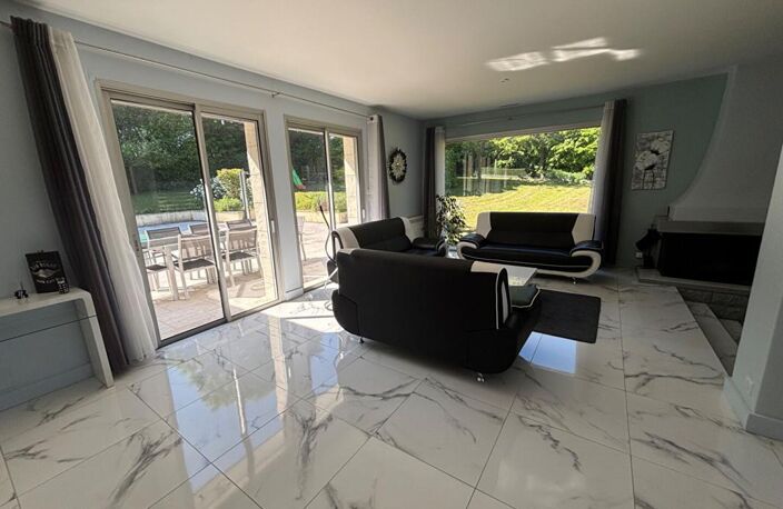 VALLONS DE L'ERDRE DANS UN CADRE IDYLLIQUE MAGNIFIQUE MAISON D'ARCHITECTE — photo 4