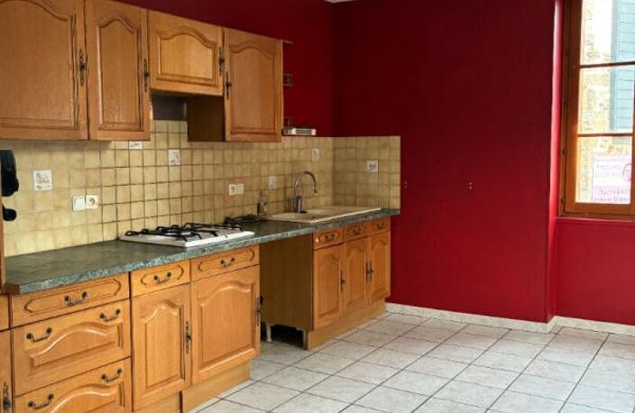 ESTIVAREILLES 42380 Belle Maison en pierre  4 chambres, dépôt  de 128 m² et 400m² de terrain plat — photo 2