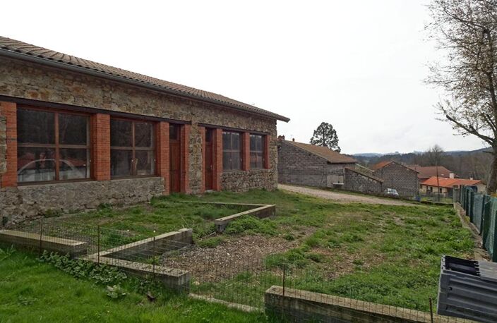 ESTIVAREILLES 42380 Belle Maison en pierre  4 chambres, dépôt  de 128 m² et 400m² de terrain plat — photo 3