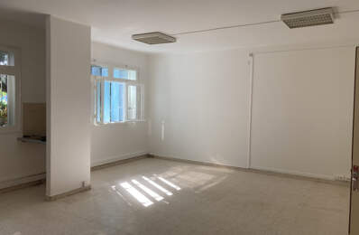 À LOUER LOCAL DE 129 m2 - SAINT-PIERRE — photo du bien