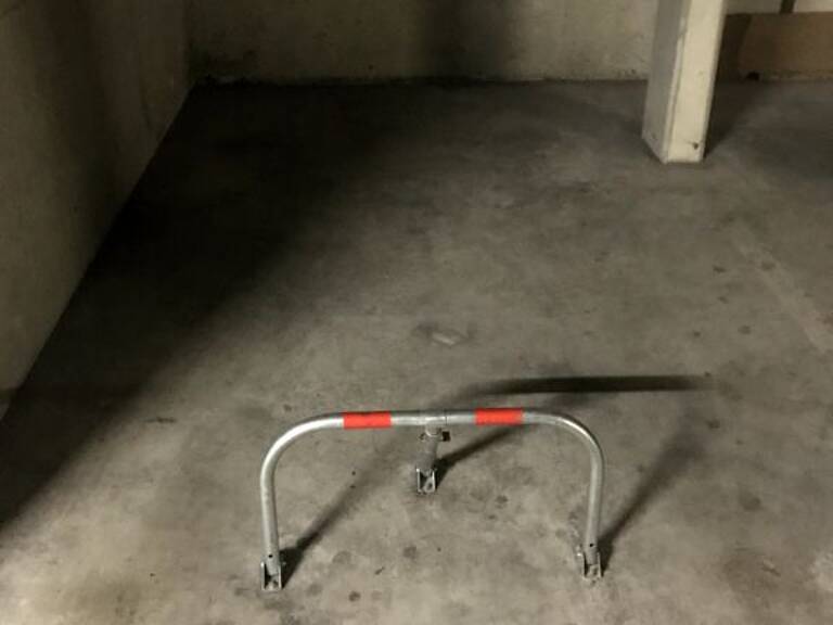 A LOUER PARKING SOUS SOL - TOULOUSE PARC DE LA MAOURINE — photo 1
