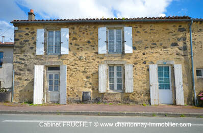 POUZAUGES : Maison à rénover + dépendances — photo du bien