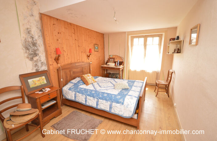 POUZAUGES : Maison à rénover + dépendances — photo 4