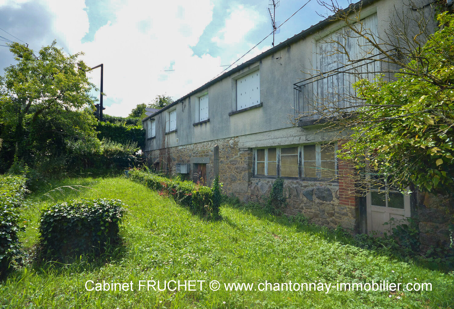 POUZAUGES : Ensemble de 2 logements à rénover — photo 1