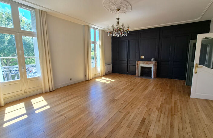 Appartement  - 167 m2 - Saint Cyr Sur Loire — photo 2