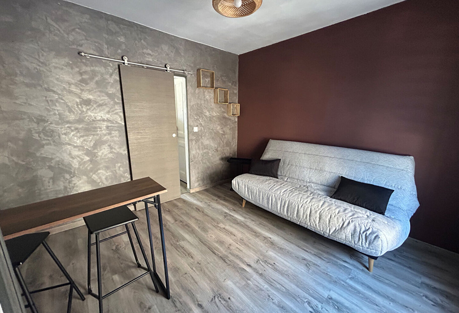 Studio cosy meublé : Quartier calme et sécurisé, écoles à proximité — photo 1