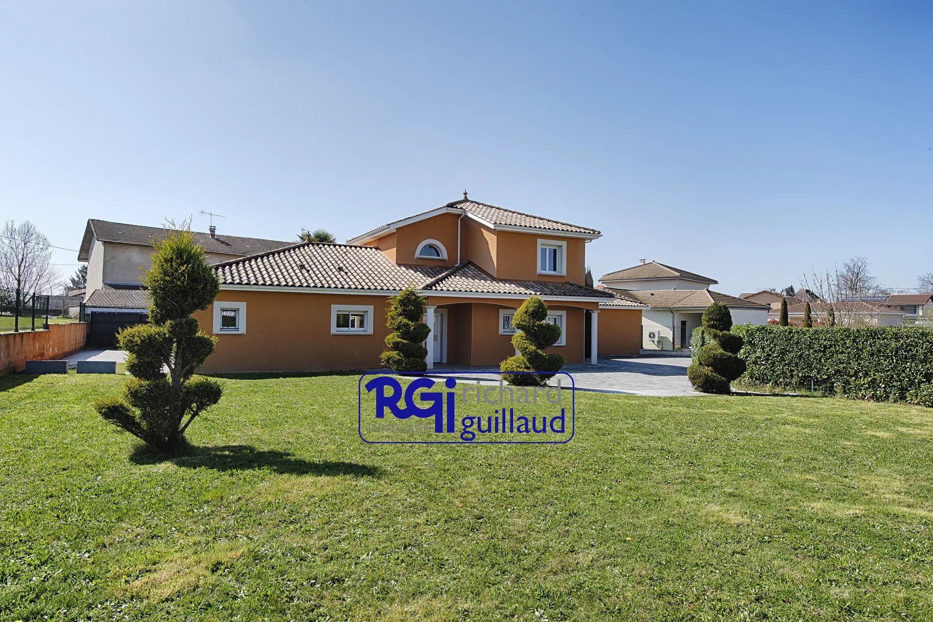 Villa / Maison  T6 à vendre Bourgoin-Jallieu 38300