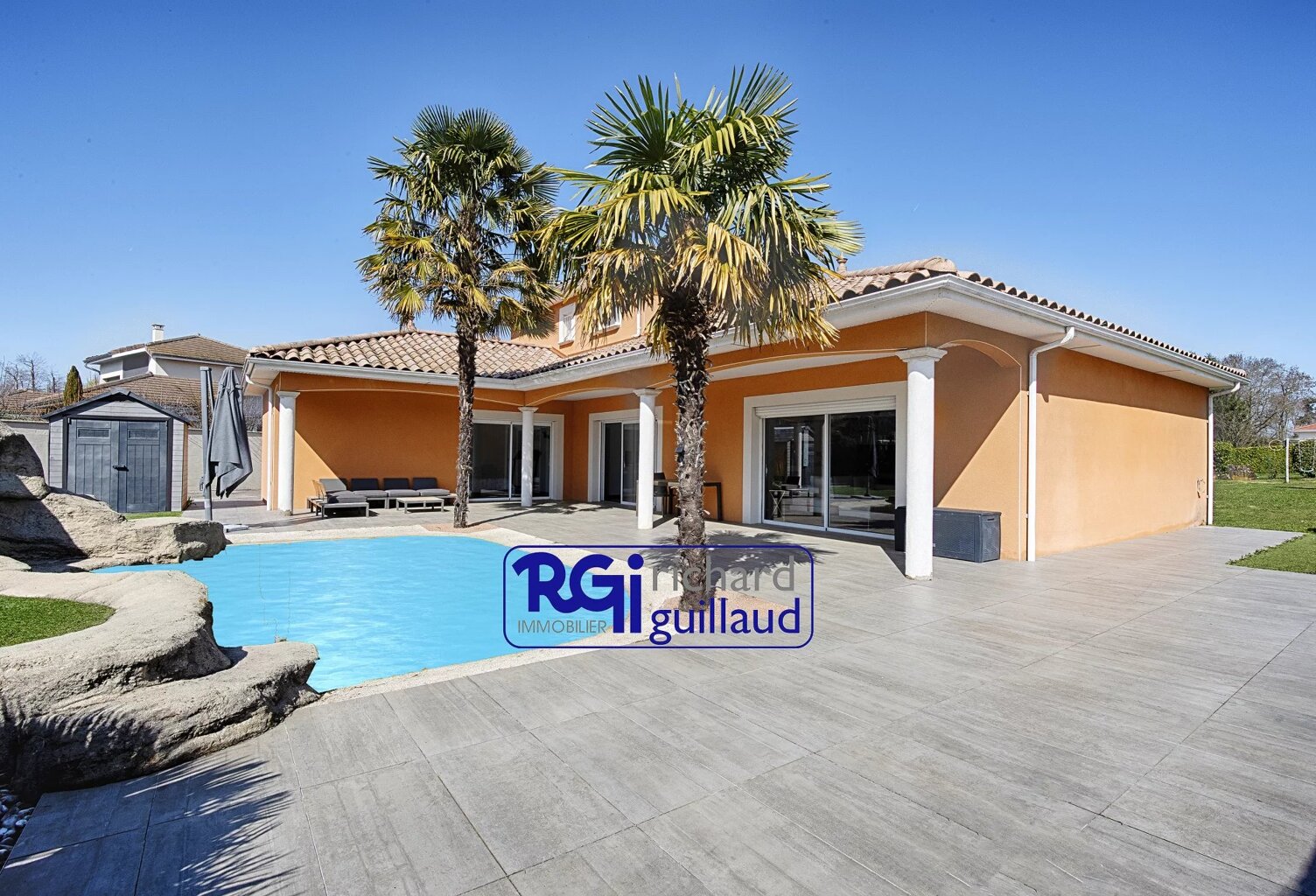 Villa 180 m² avec piscine — Séjour 72 m² — DPE B — 8 km Bourgoin — photo 1