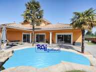 Villa 180 m² avec piscine — Séjour 72 m² — DPE B — 8 km Bourgoin — photo 2