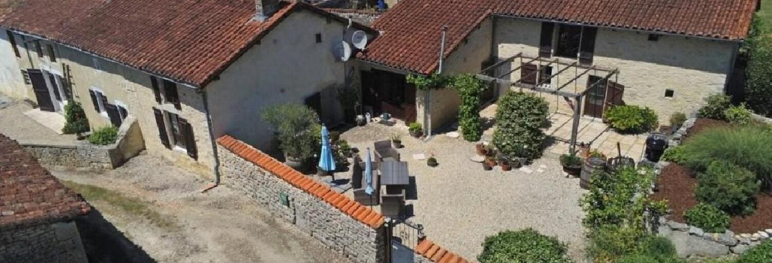 Maison 8 Pièces 313 m² à vendre à Nanteuil-en-Vallée (16700)