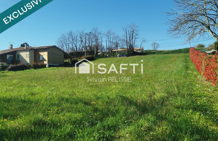 Situé à Lauzerte, ce terrain de 1 937 m² offre un cadre calme. Et un vrai charme. Celui d'un village médiéval reconnu pour son histoire et son authenticité. — photo 3