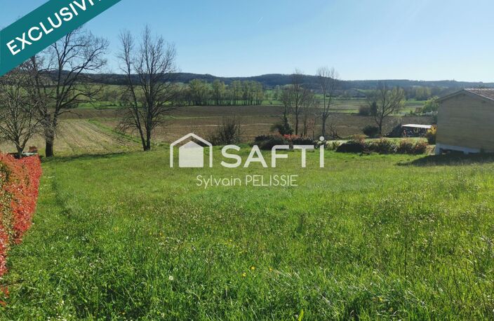 Situé à Lauzerte, ce terrain de 1 937 m² offre un cadre calme. Et un vrai charme. Celui d'un village médiéval reconnu pour son histoire et son authenticité. — photo 4