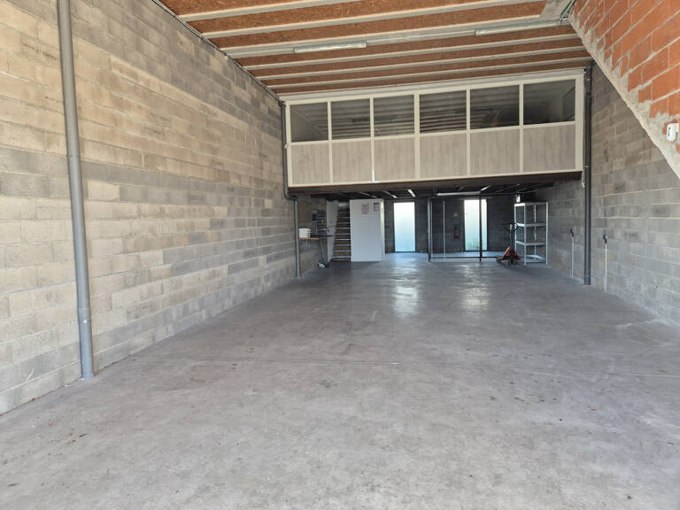 VIC LA GARDIOLE/MIREVAL : Local professionnel 182m2 — photo 1